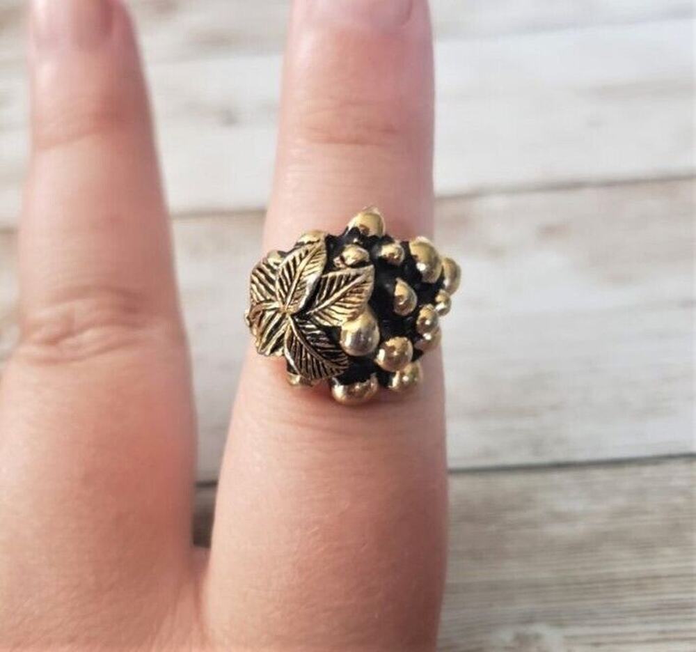 Vintage Sarah Coventry Adjustable Ring Gold Tone with Black, Leaves & Berries